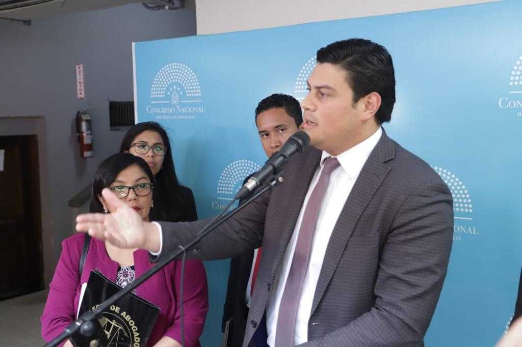 “Es ilegal que se emprendan acciones para sancionar empleados en caso que los obliguen a movilizarse”: Marlon Ochoa